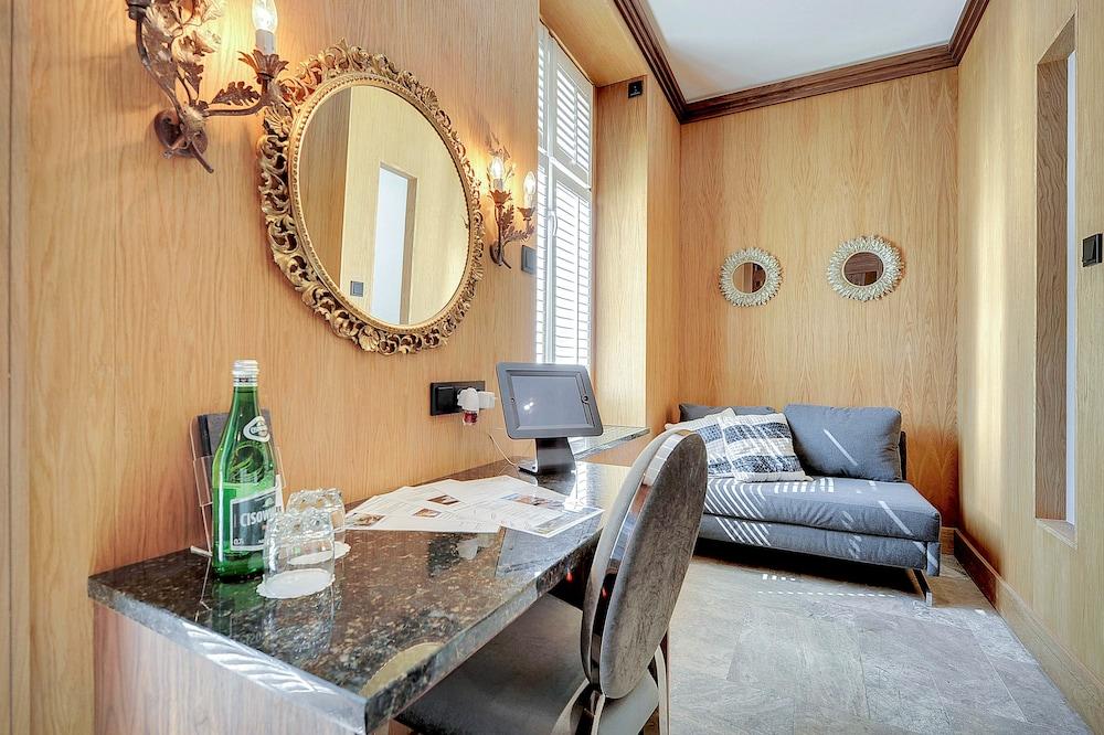 Mala Anglia Deluxe Rooms & SPA