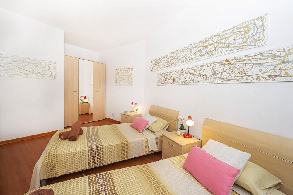Spinola Bay Apartment by Getaways Malta