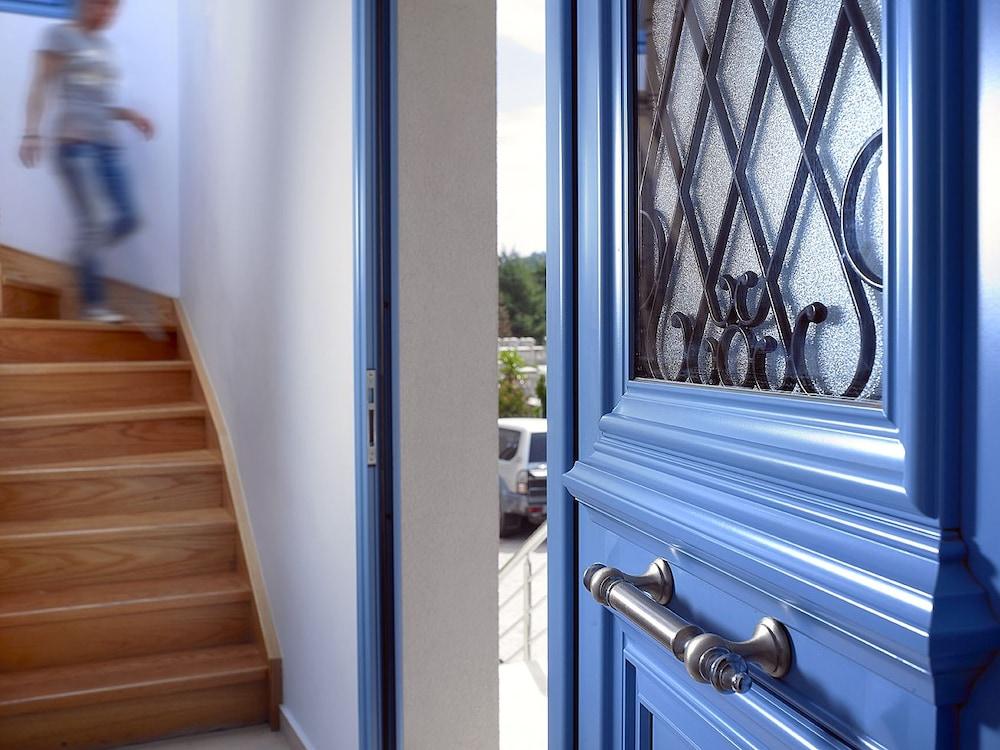 Xenia Residence & Suites