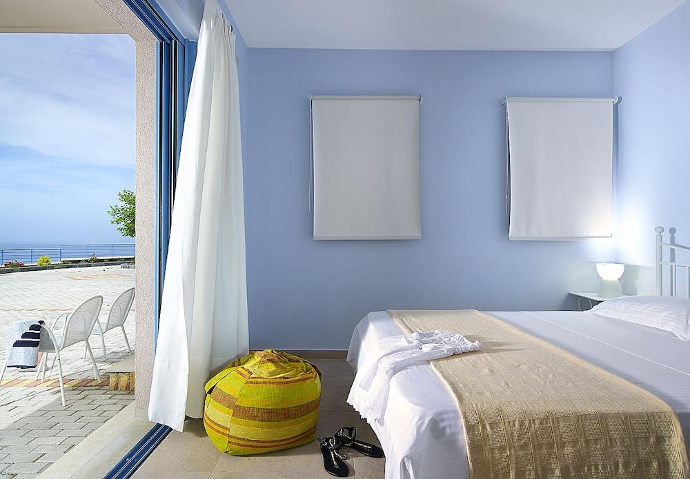 Xenia Residence & Suites