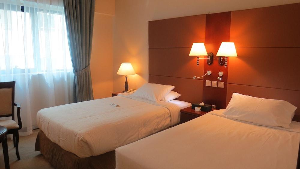 THE PARK HOTEL Formerly Al Jawhara Gardens