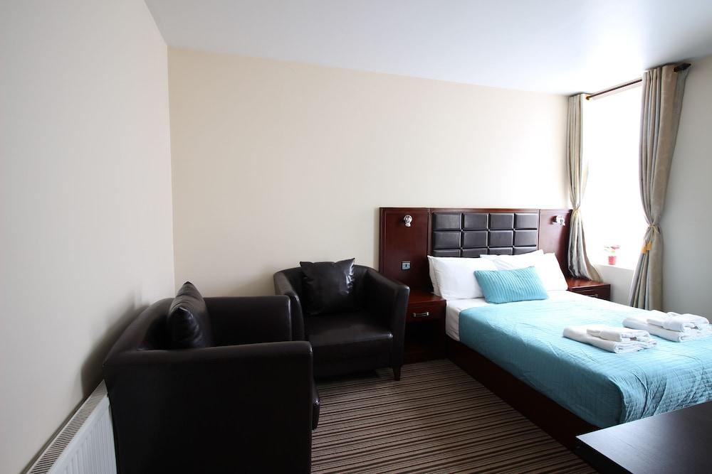 William's Hillsborough Apartments