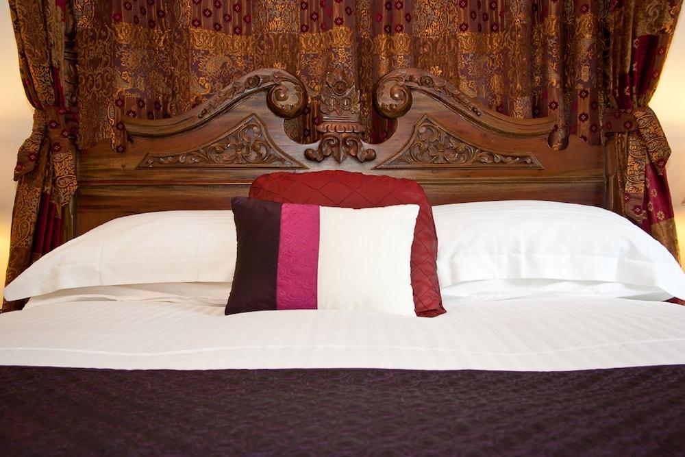 The Firgarth - Adults Only