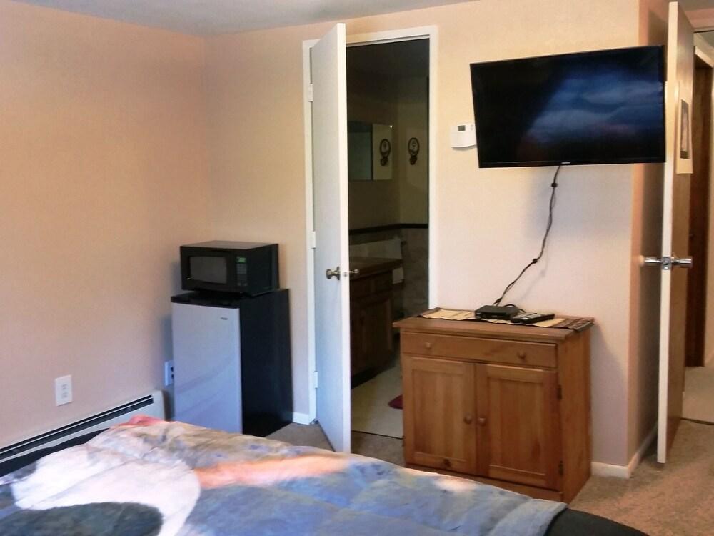 9th Wave Bed and Breakfast