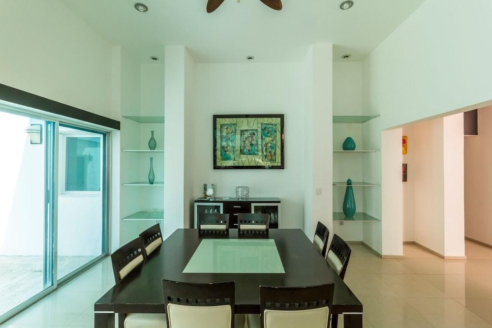 White House by Vimex