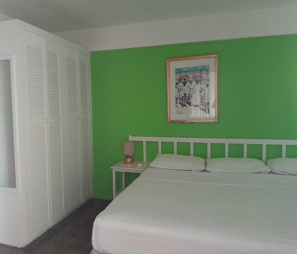 Melrose Beach Apartments