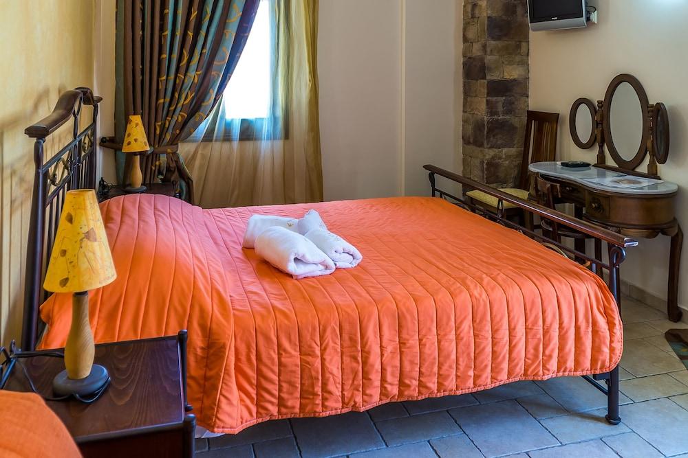 Epavlis Boutique Suites