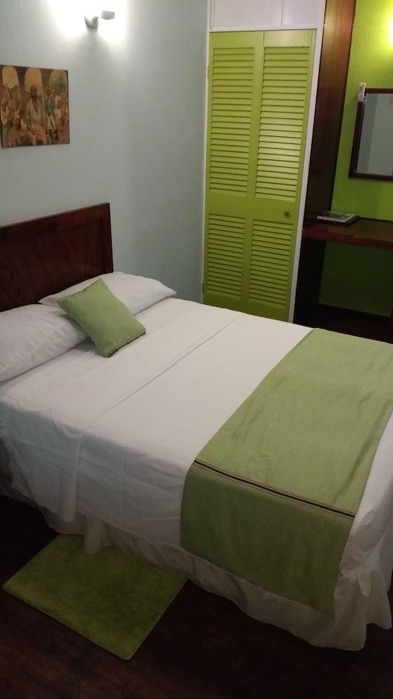 Monique's Guesthouse