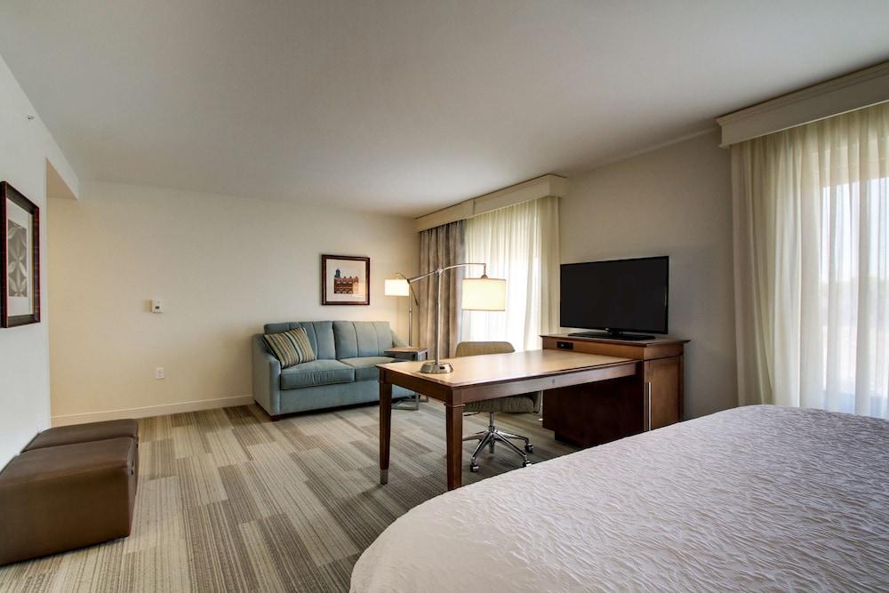 Hampton Inn & Suites Milwaukee West