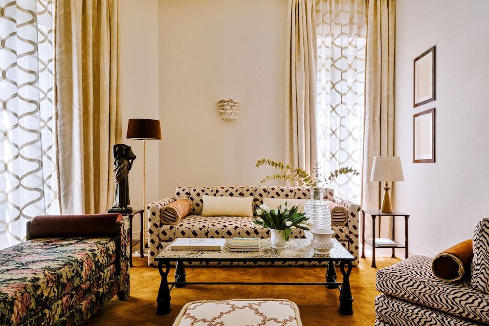 Saint James Paris - Relais & Chateaux