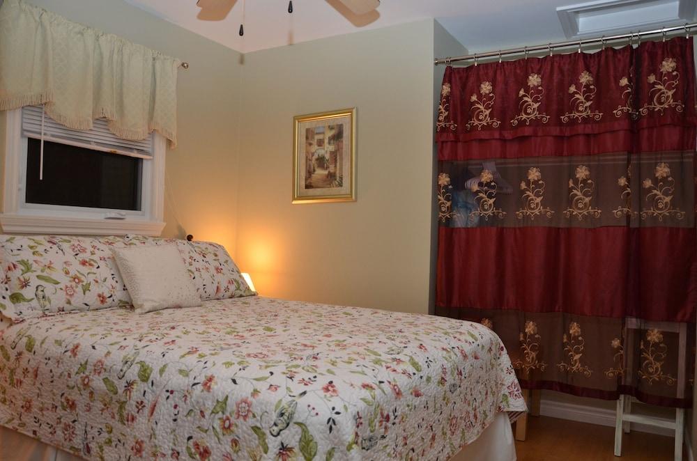 Greenwich Moonlight Bay Cottage