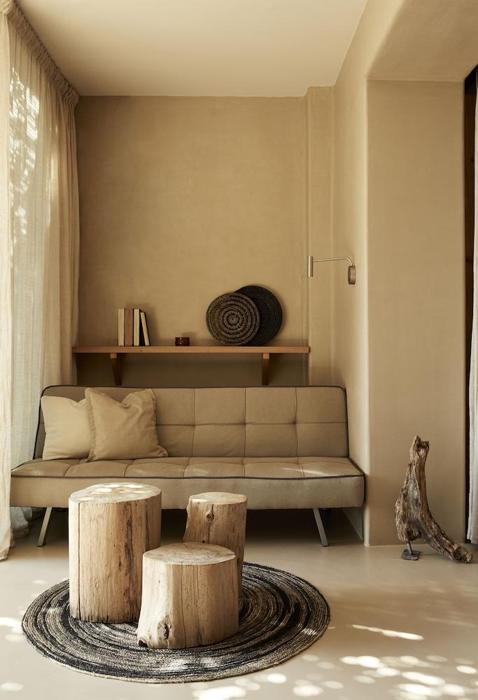 F ZEEN KEFALONIA - Adults Only