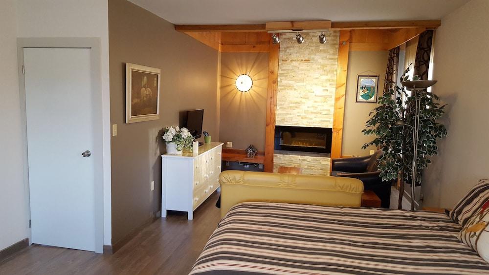 Duck Pond Bed & Breakfast Cottage