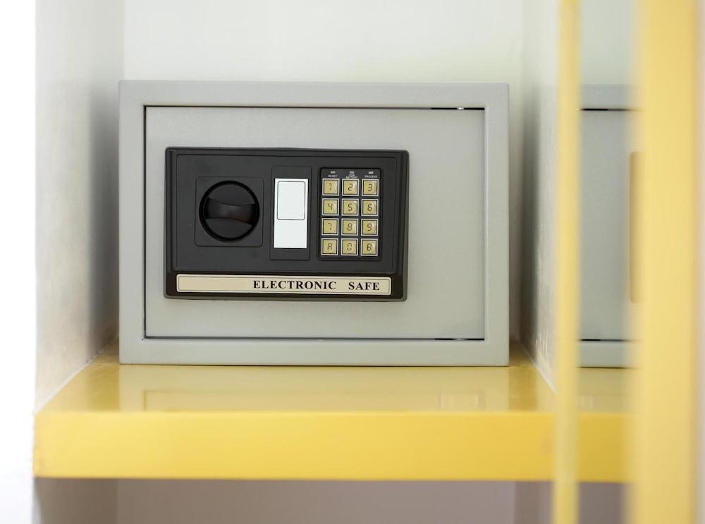 Amaris Hertasning - Makassar