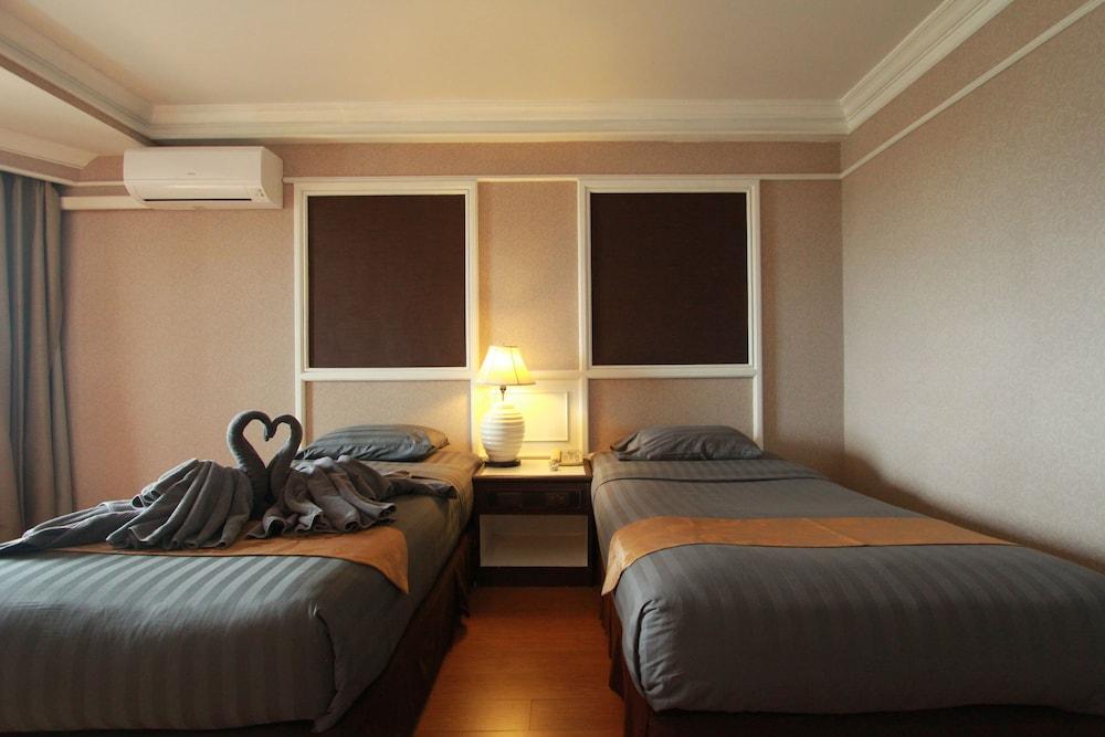 First Pacific Hotel And Convention