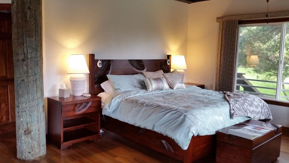 Volcano Acres Ranch B&B