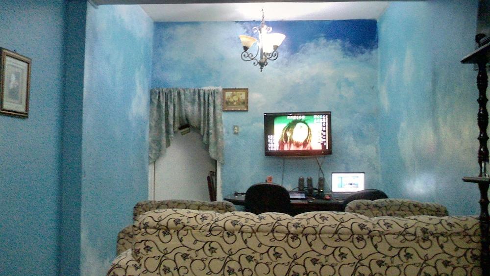 Lion's Pride - Hostel