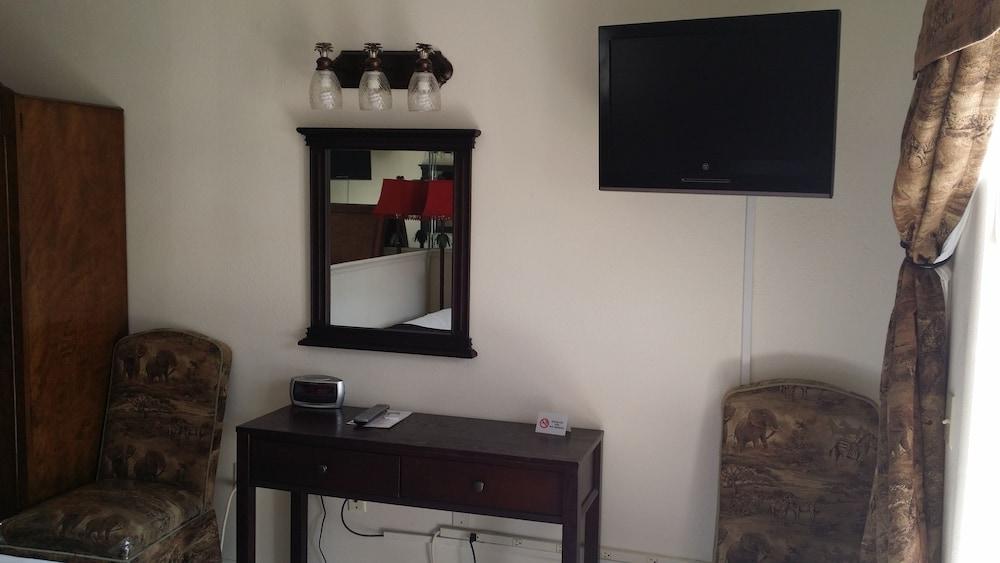 Paradise Lakes Resort, Clothing Optional Resort - Adult Only