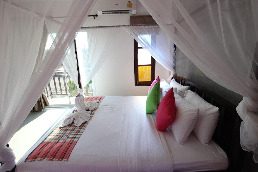 Pinky Bungalows Resort