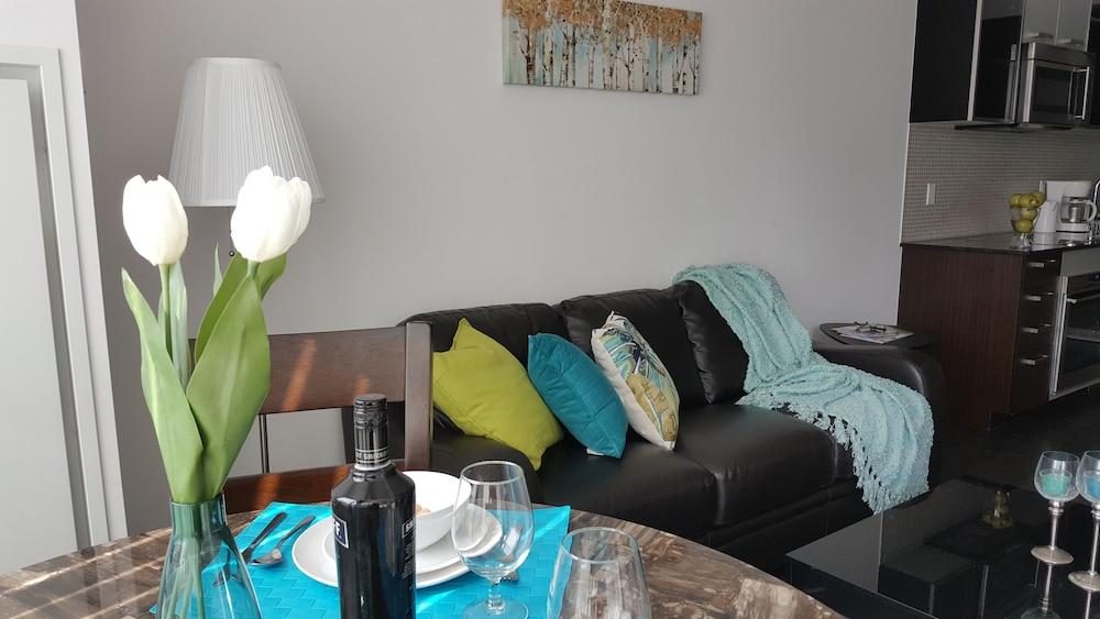 Kashaneh at North York Center