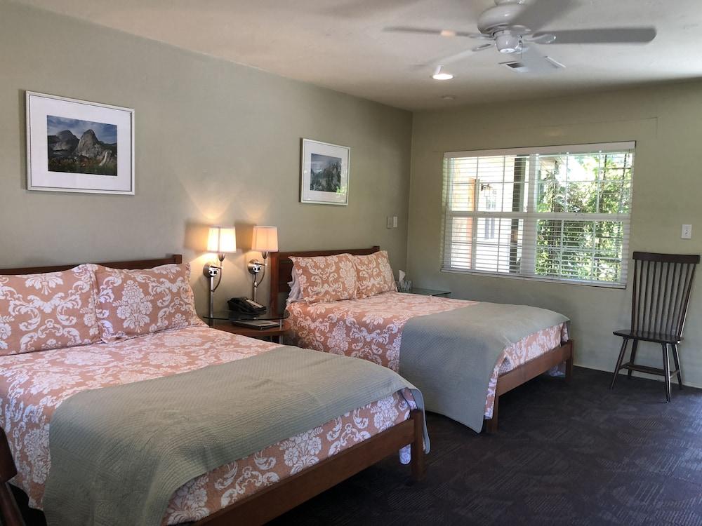 Queen's Inn By the River