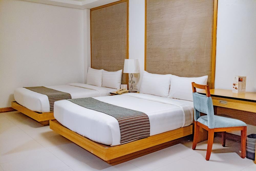 Crown Regency Courtyard Resort