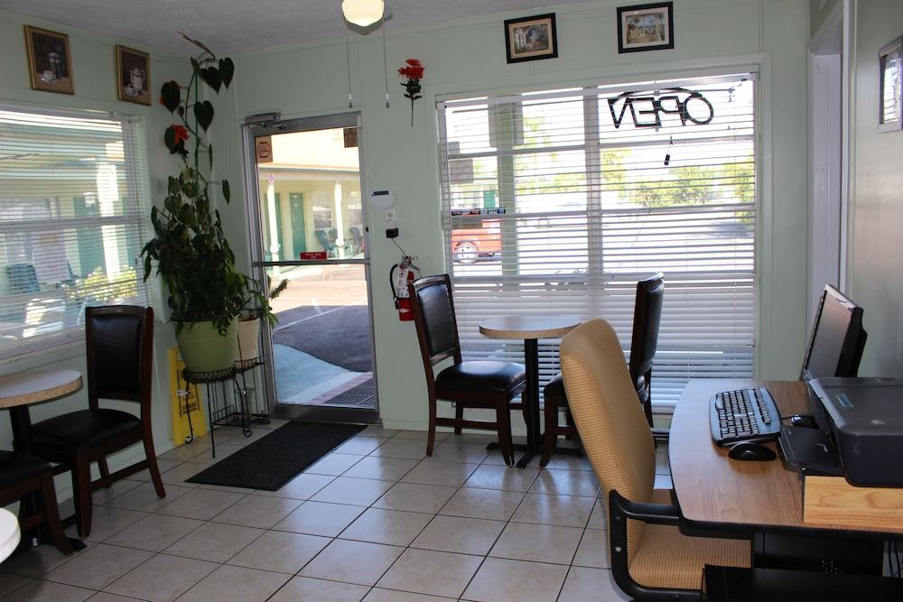 Sunshine Inn & Suites Venice, FL