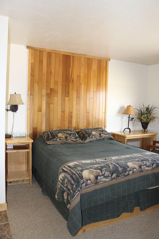 Wagon Wheel Restaurant Bar and Motel