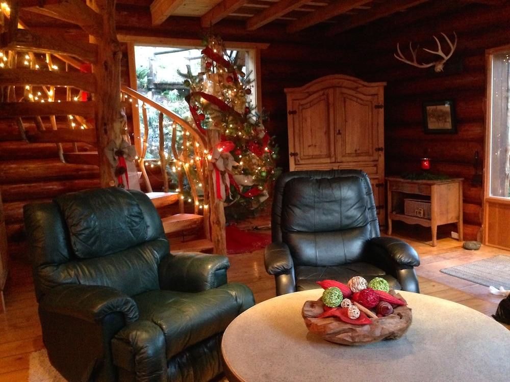 Handsome Dan's at Otter Point