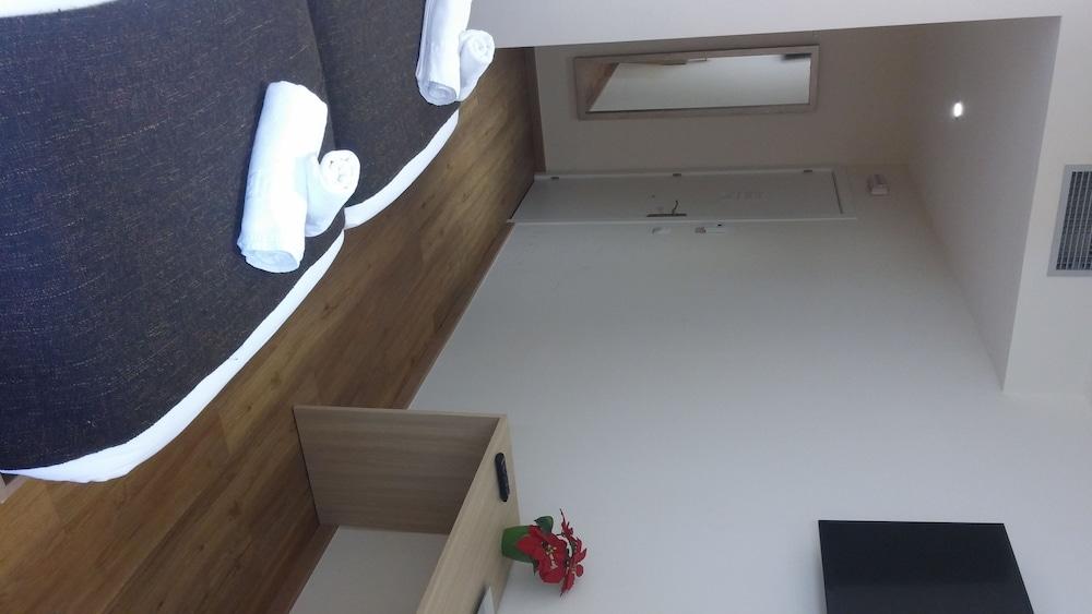 Hostal Barcelona Travel