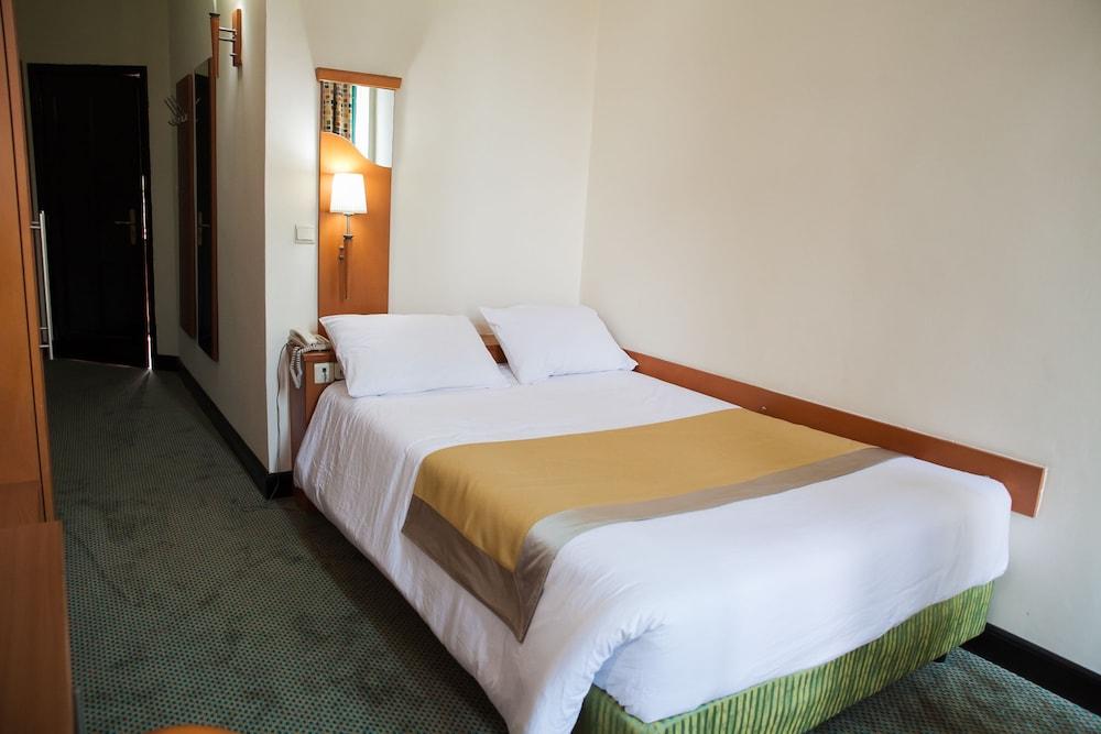 Gorillas City Centre Hotel