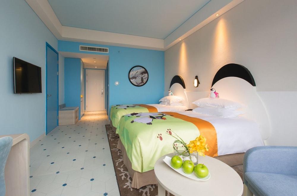 Chimelong Penguin Hotel