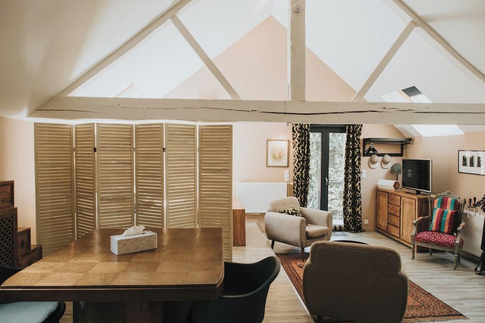 Logis Hôtel-Restaurant Le Moulin D'Artres