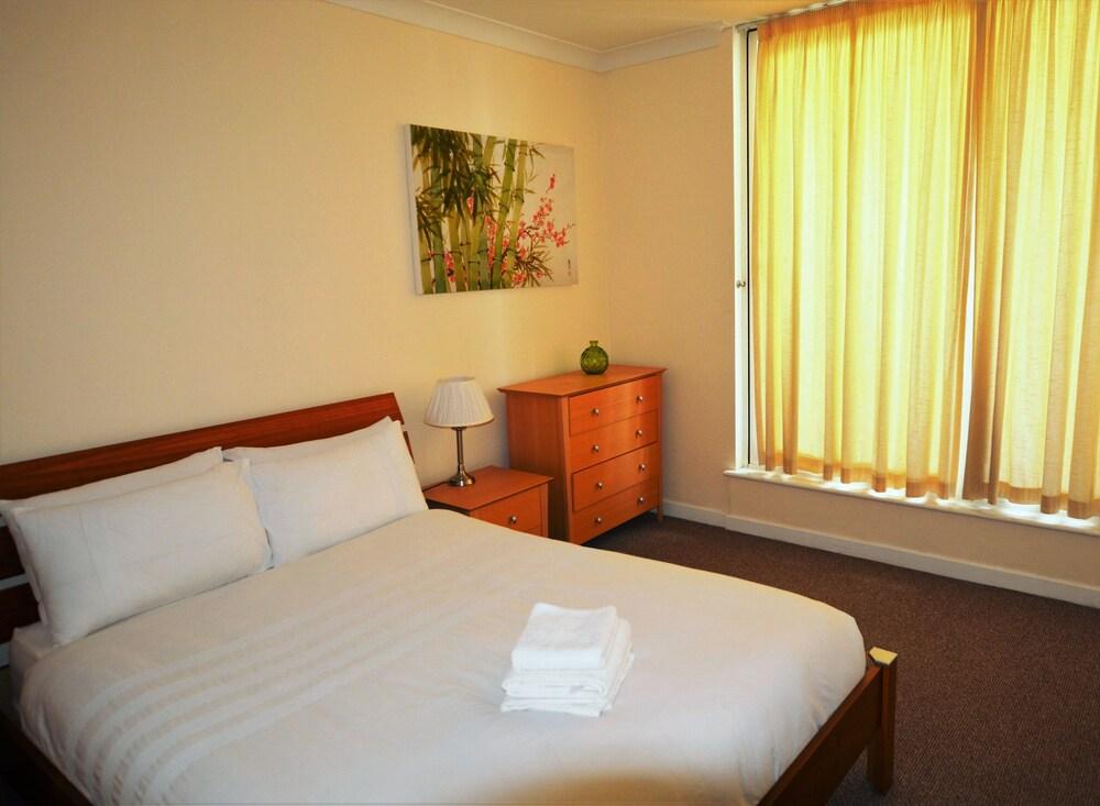 Zen Apartments - Docklands