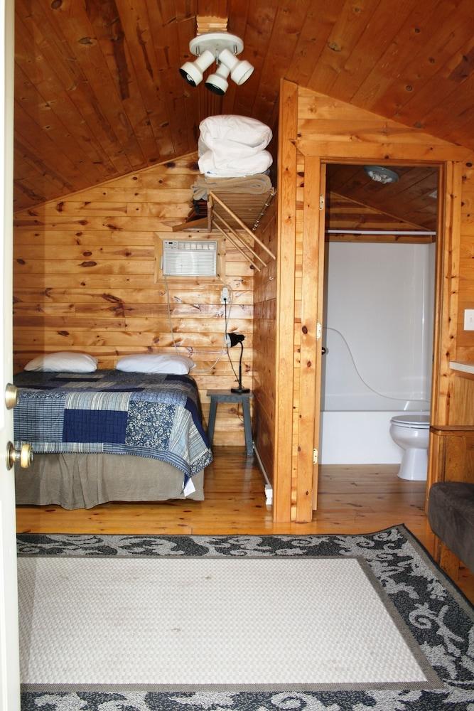 No Name City Luxury Cabins & RV