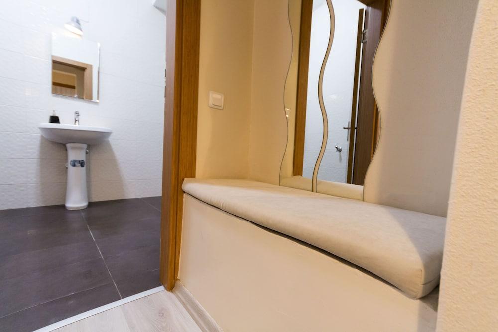 Büyükada Apart Hotel - Karadağ Apart