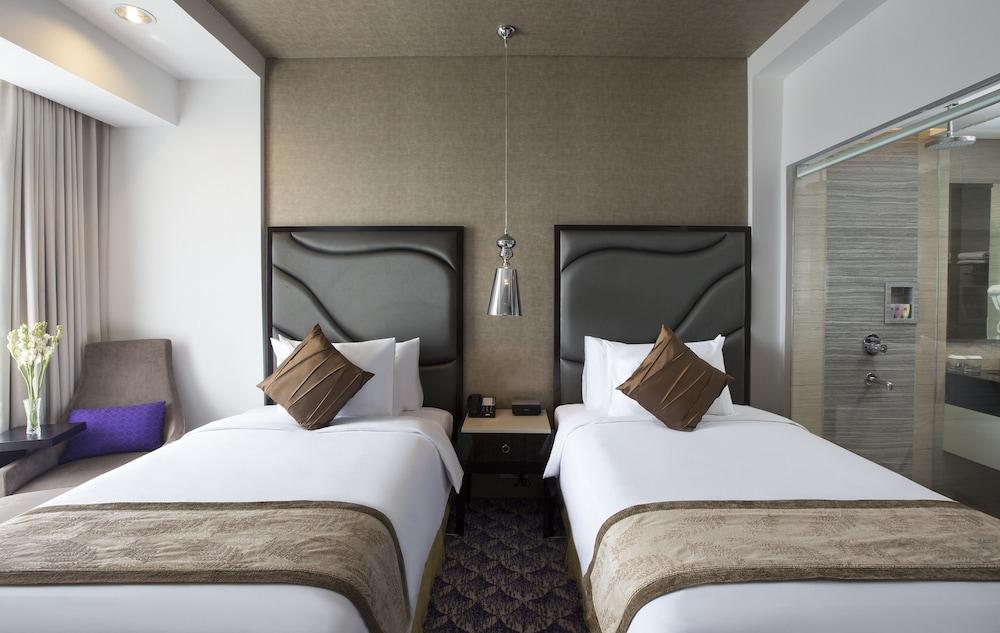 Nemuru Grand Bellevue Radio Dalam