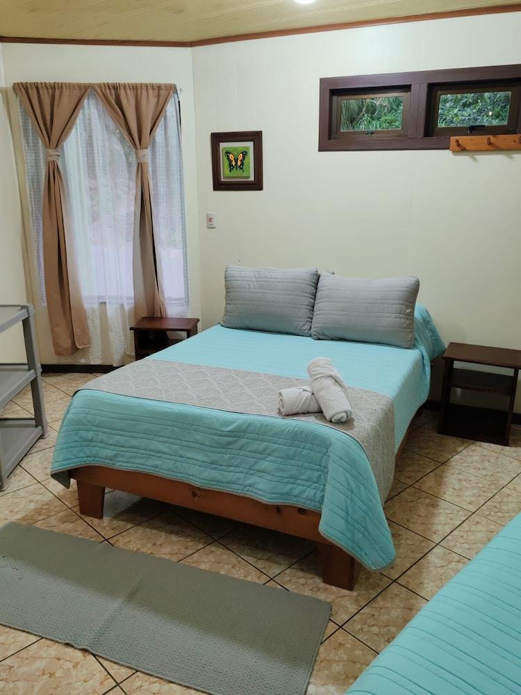 Cabinas El Pueblo - Hostel