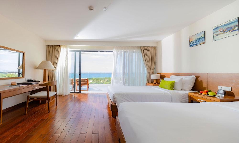 Cam Ranh Riviera Beach Resort & Spa