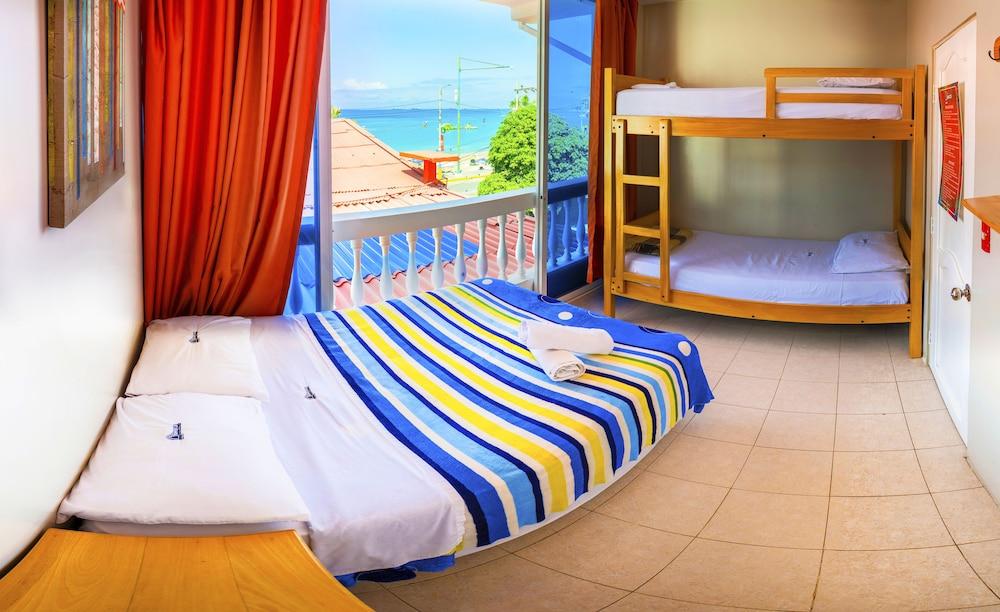 Chescos Hostel & Hotel