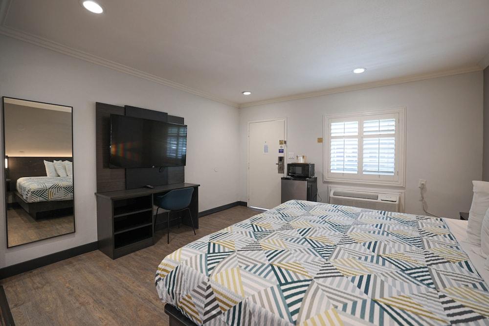 Motel 6 Tustin, CA – Orange County