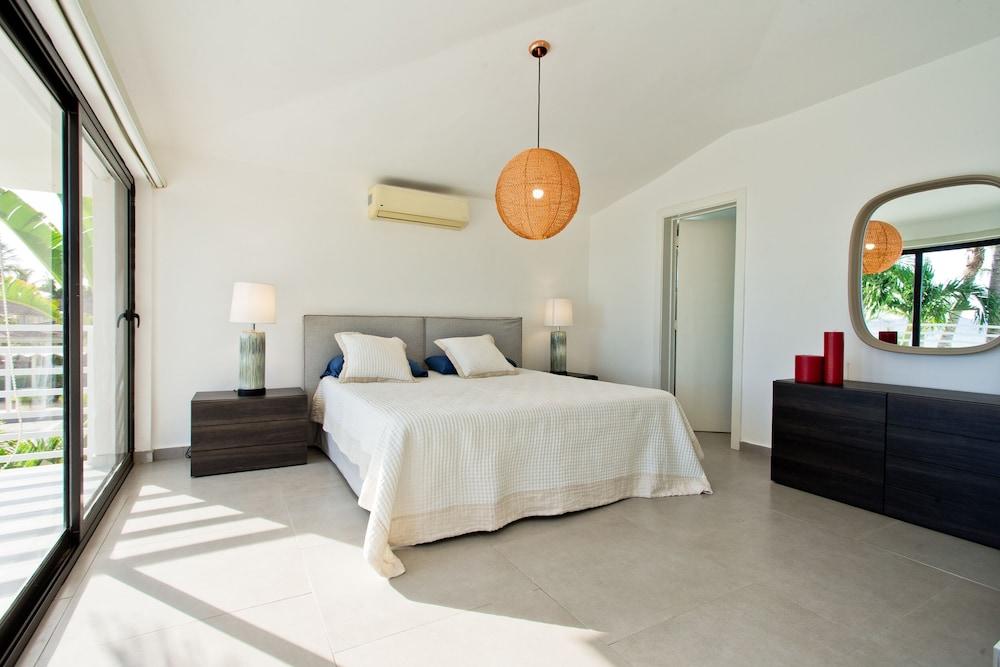 TRACADERO Beach Club and Holidays Rentals