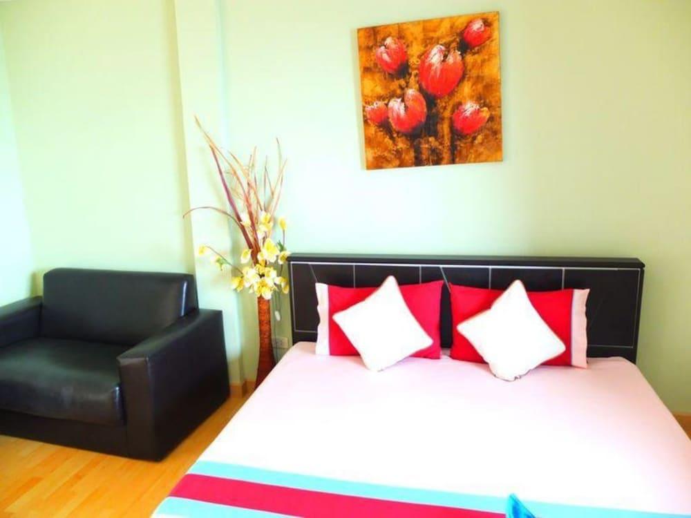 Sea Beach Koh Larn 2