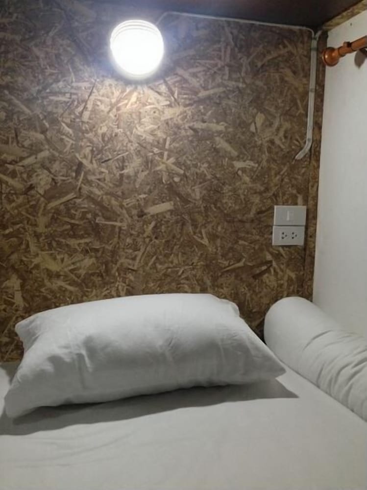 Chiangmai Gate Capsule Hostel