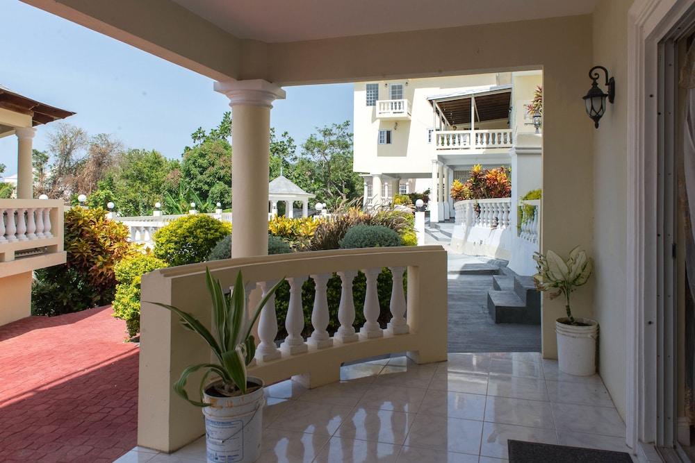 The Royal Kensington Villa