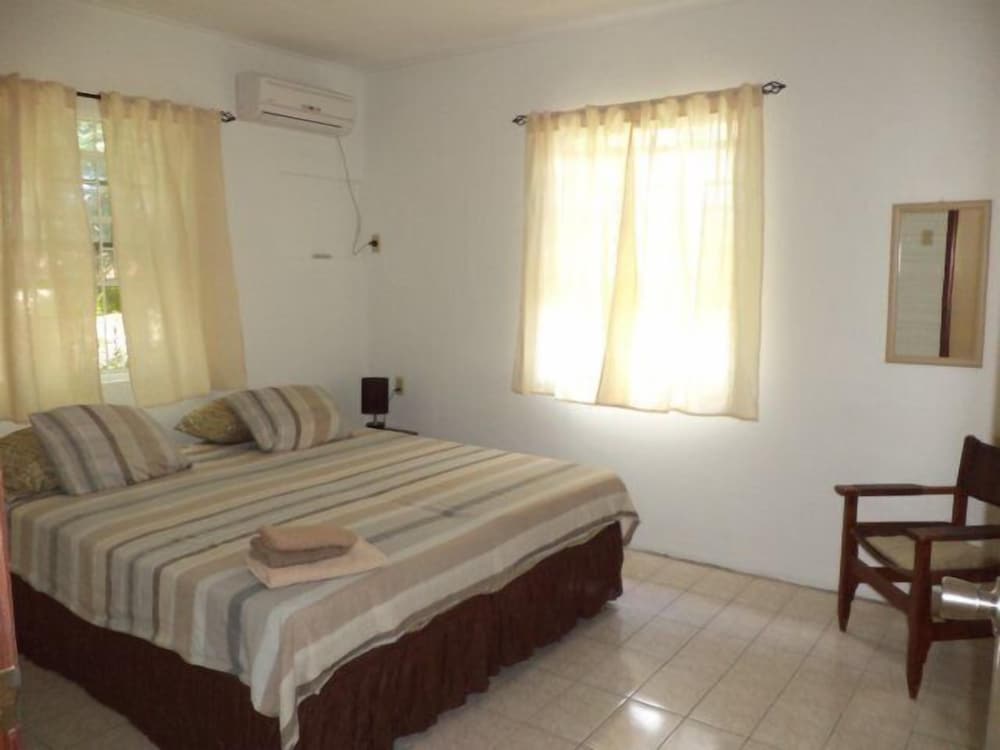 Happy Turtle Apartments