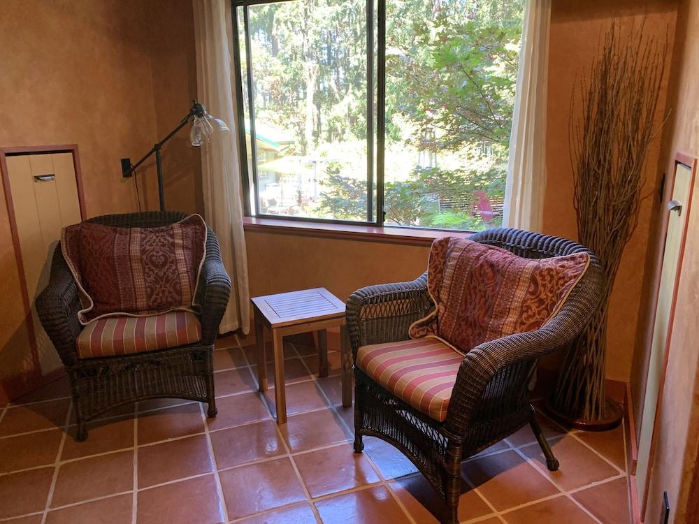 Salt Spring Carriage House B&B