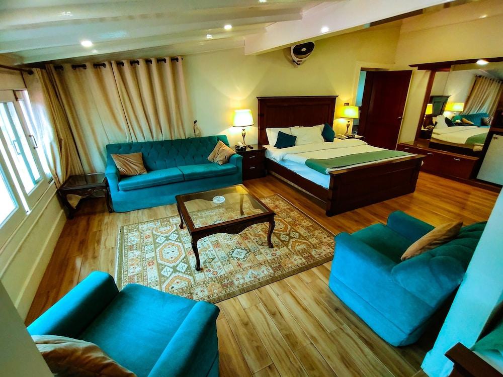 Lockwood Hotel Murree