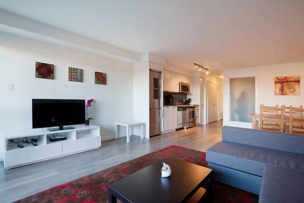 1 Bedroom China Town Condo