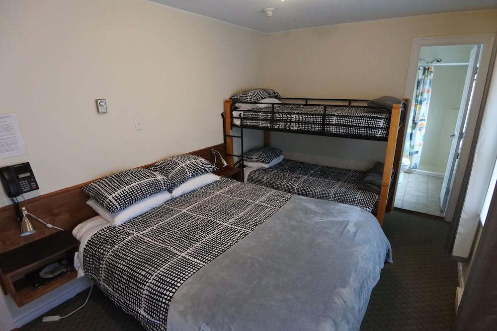 Black Rooster Guesthouse